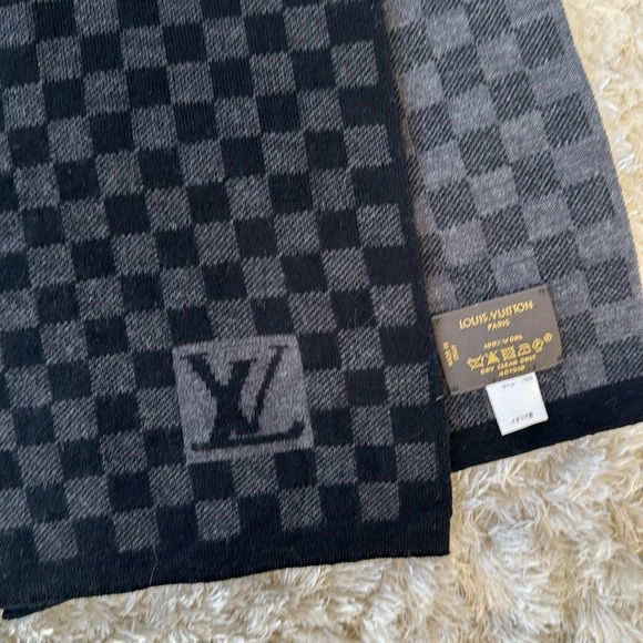 Louis Vuitton Accessories - Louis Vuitton Wool Black and Grey Damier Scarf